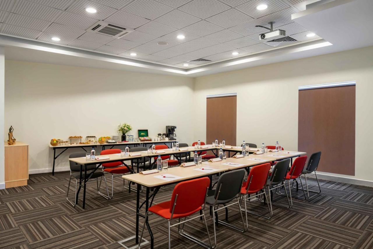 Ibis Alsancak Отель Измир