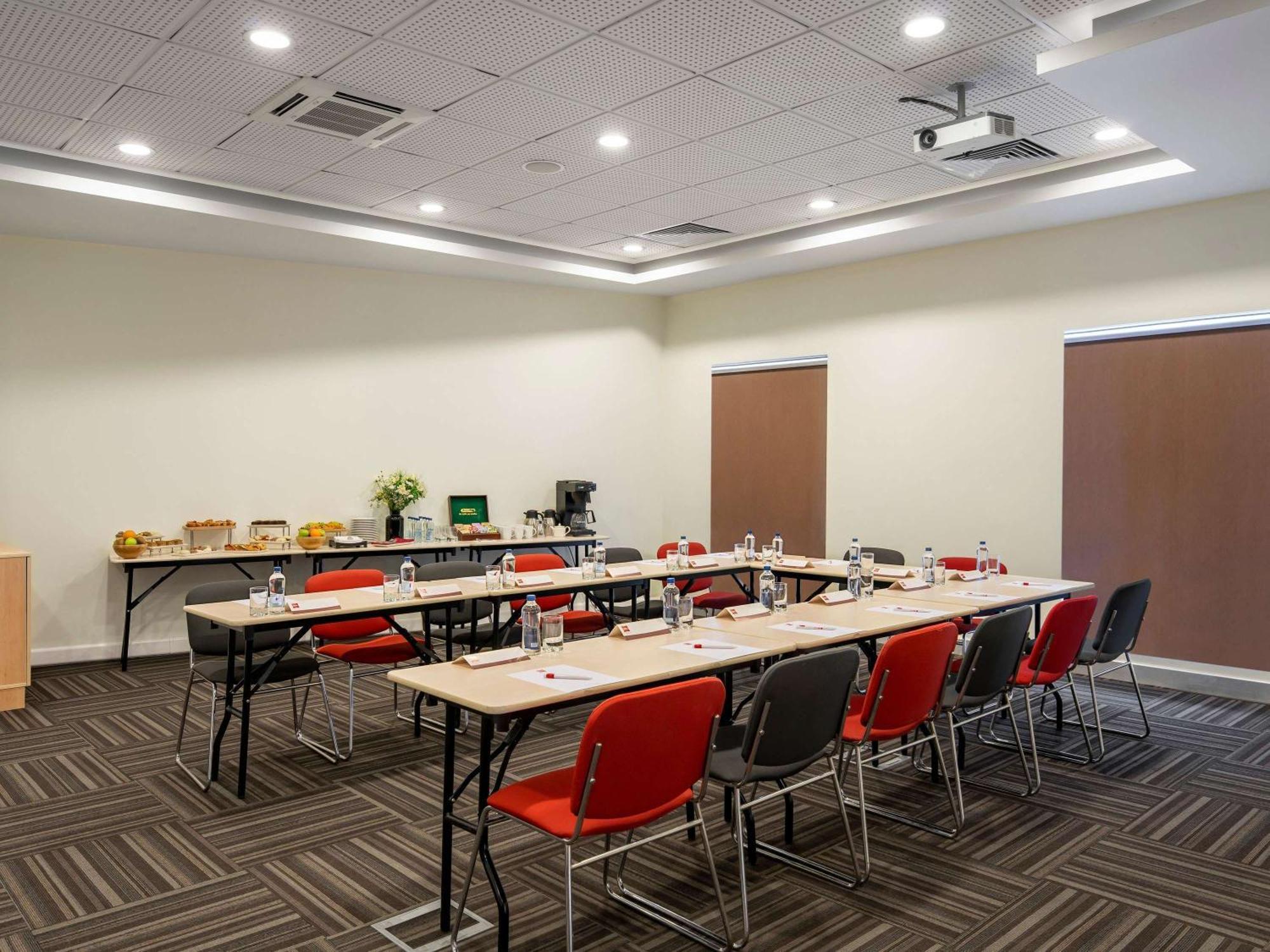 Hotel Ibis Alsancak 3*