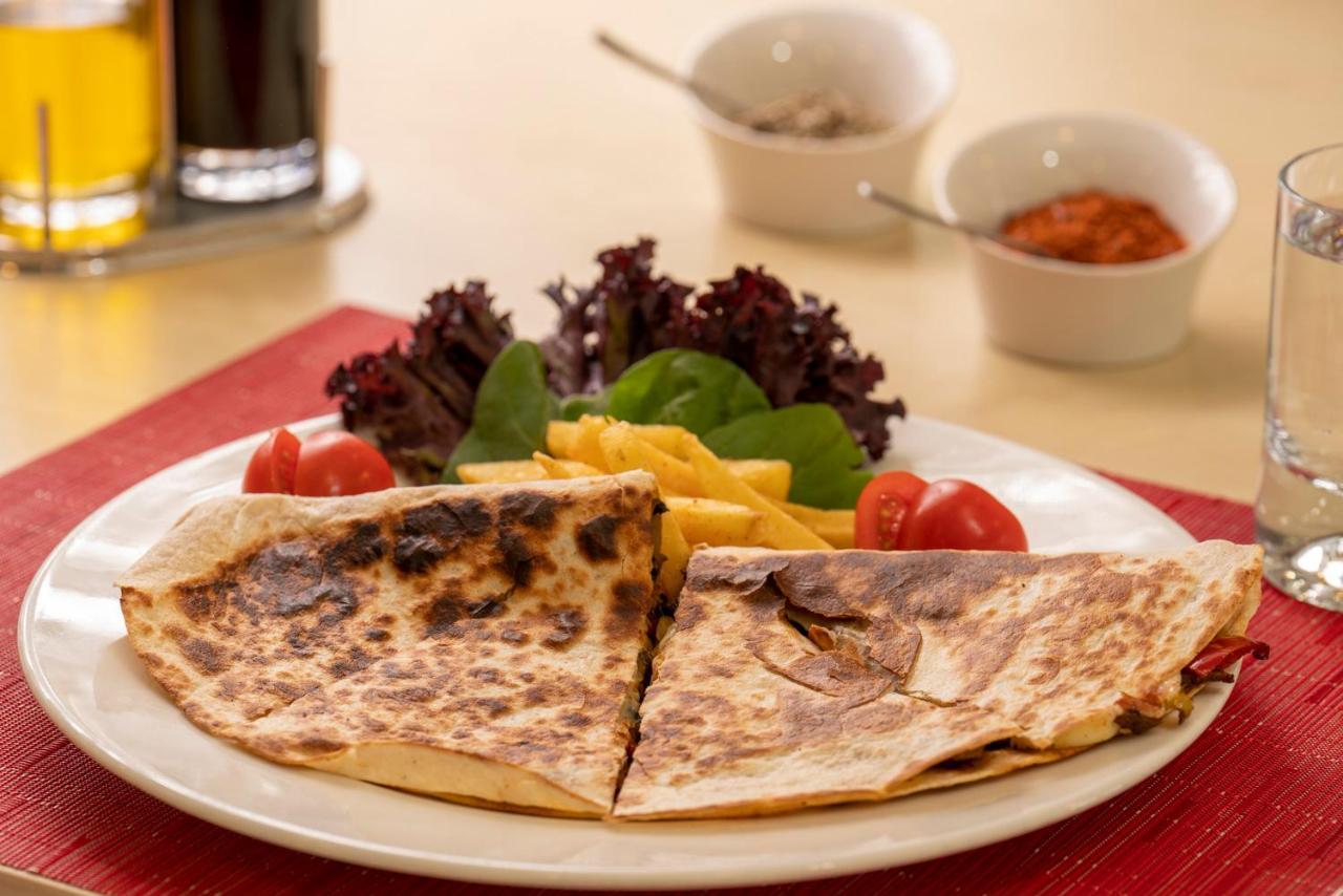 Hotel Ibis Alsancak 3*